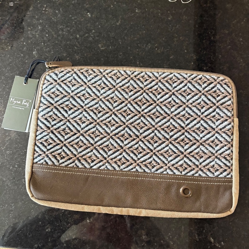 NEW Myra Rugged Life Laptop Sleeve - Picture 6 of 17